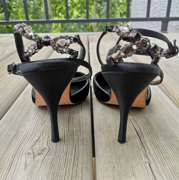 Velvet Pumps - Picture 3 of 6